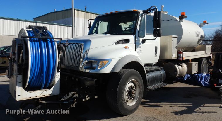 image for item DJ2906 2007 International 7400  sewer jetter truck