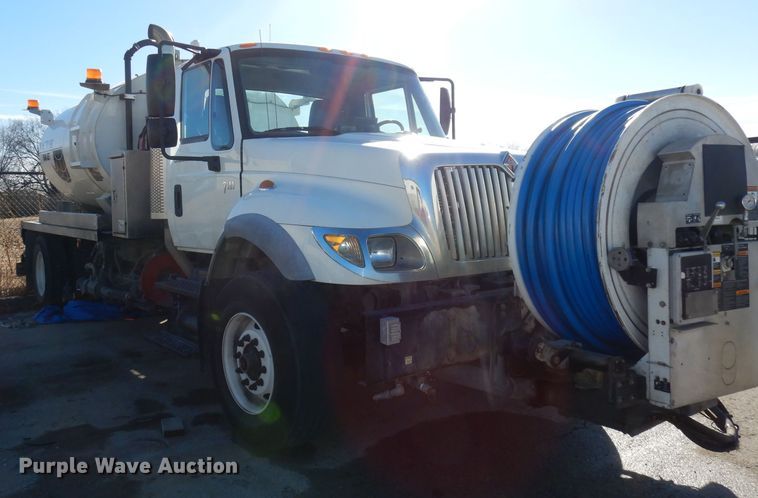 image for item DJ2906 2007 International 7400  sewer jetter truck