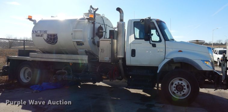 image for item DJ2906 2007 International 7400  sewer jetter truck