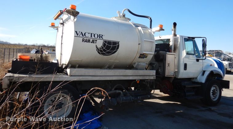 image for item DJ2906 2007 International 7400  sewer jetter truck