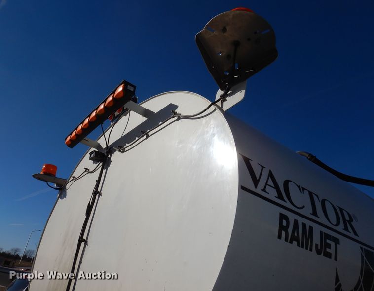 image for item DJ2906 2007 International 7400  sewer jetter truck