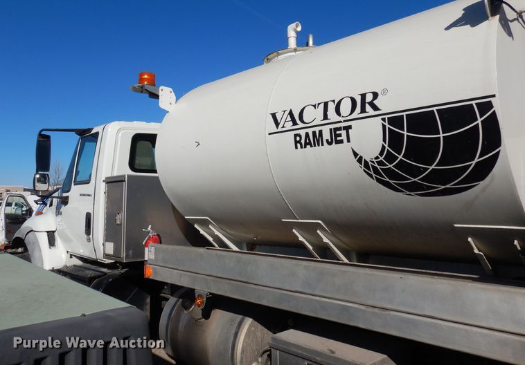 image for item DJ2906 2007 International 7400  sewer jetter truck