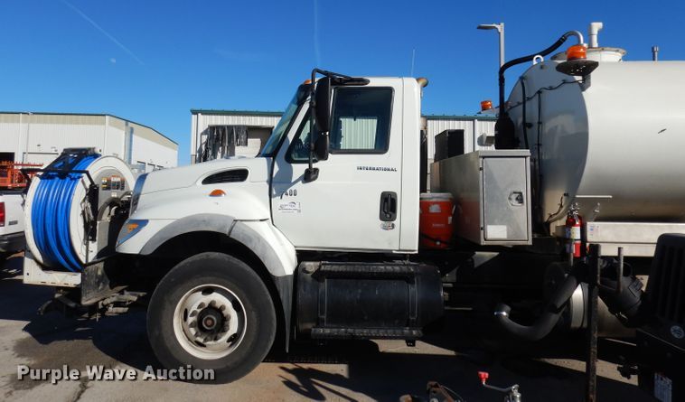 image for item DJ2906 2007 International 7400  sewer jetter truck