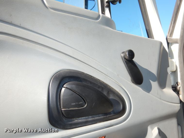 image for item DJ2906 2007 International 7400  sewer jetter truck