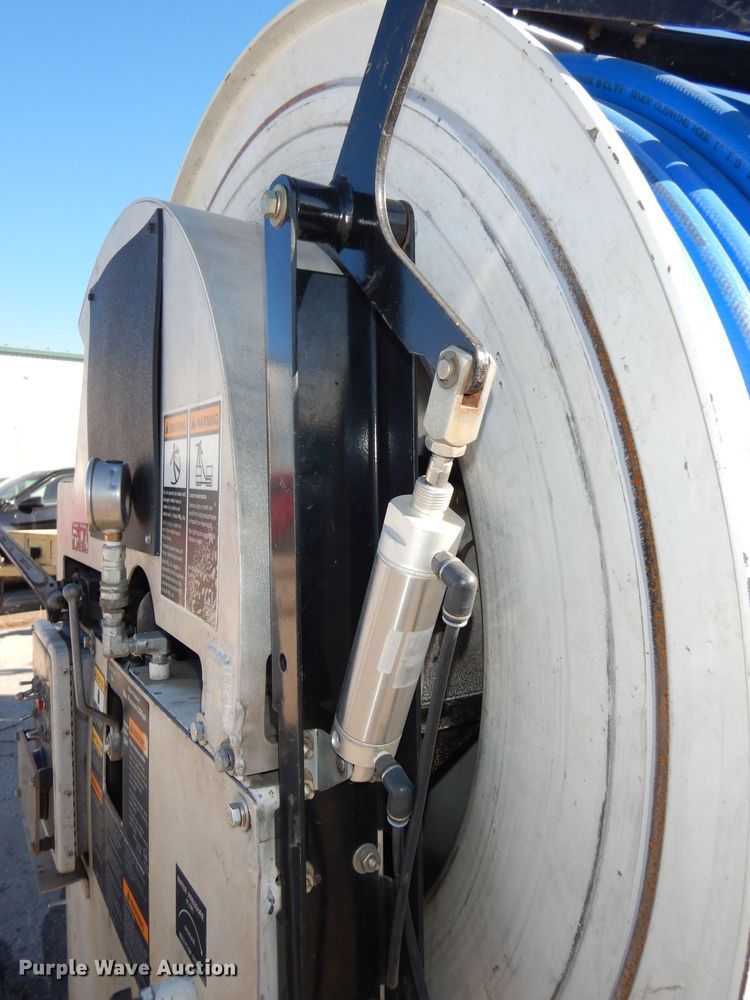 image for item DJ2906 2007 International 7400  sewer jetter truck