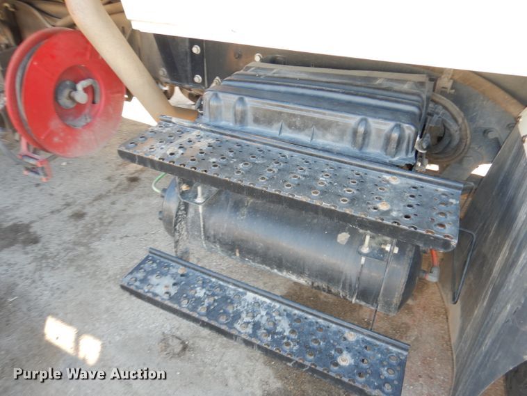 image for item DJ2906 2007 International 7400  sewer jetter truck