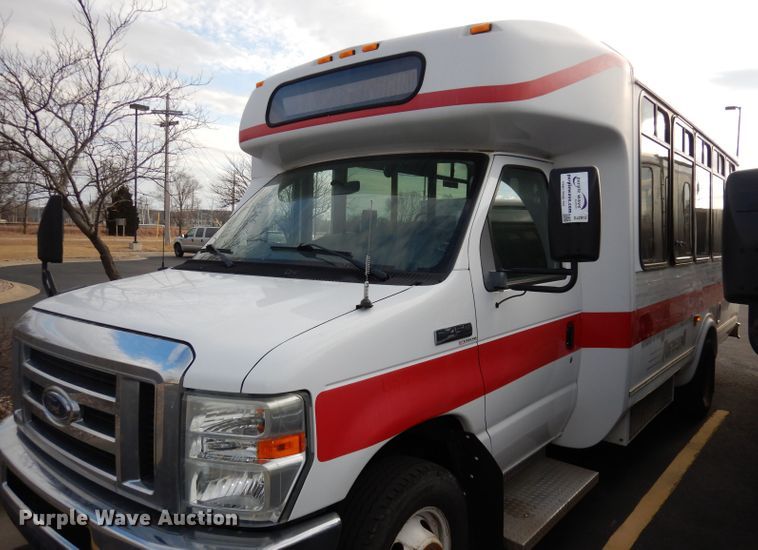 image for item DJ2913 2010 Ford E450 Super Duty  shuttle bus