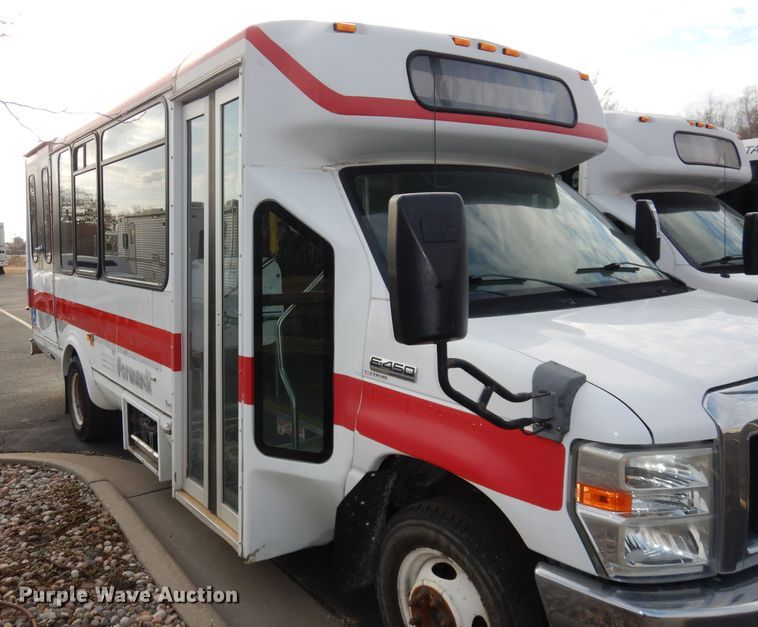 image for item DJ2913 2010 Ford E450 Super Duty  shuttle bus