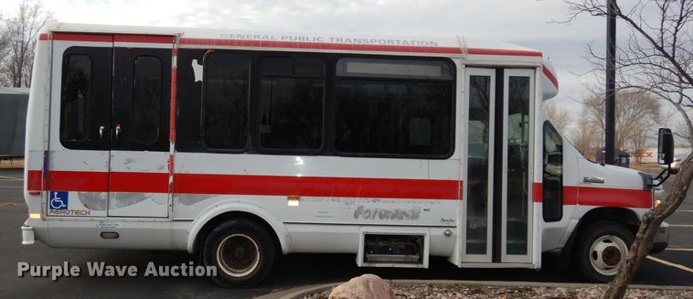 image for item DJ2913 2010 Ford E450 Super Duty  shuttle bus