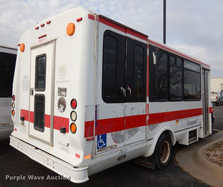 image for item DJ2913 2010 Ford E450 Super Duty  shuttle bus