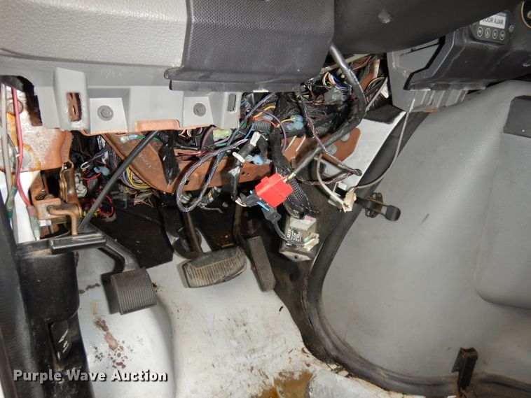 image for item DJ2913 2010 Ford E450 Super Duty  shuttle bus