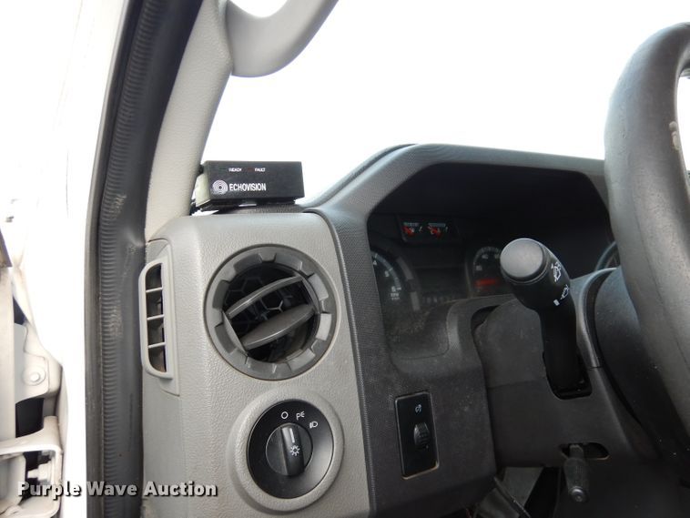 image for item DJ2913 2010 Ford E450 Super Duty  shuttle bus