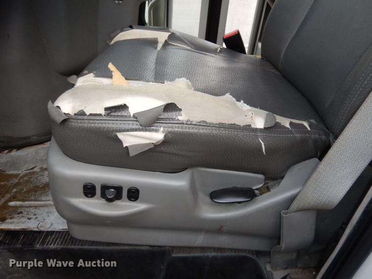 image for item DJ2913 2010 Ford E450 Super Duty  shuttle bus