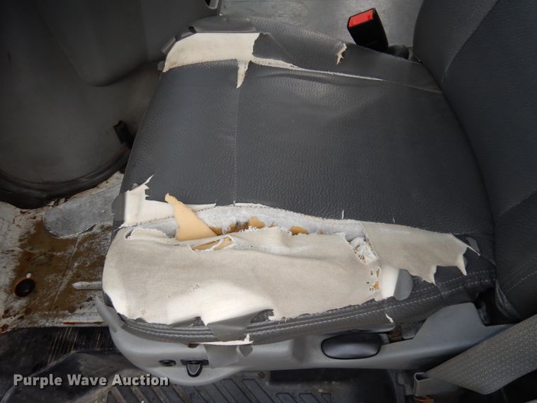 image for item DJ2913 2010 Ford E450 Super Duty  shuttle bus