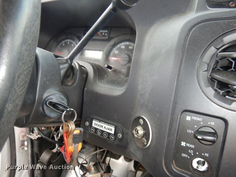 image for item DJ2913 2010 Ford E450 Super Duty  shuttle bus