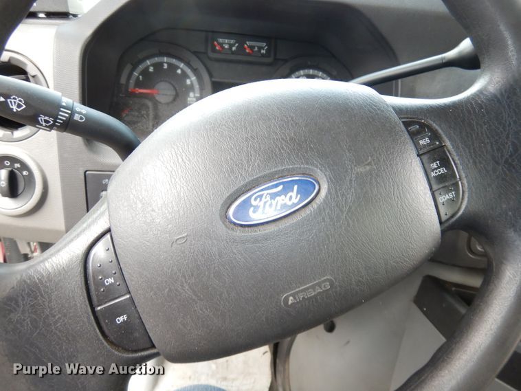 image for item DJ2913 2010 Ford E450 Super Duty  shuttle bus