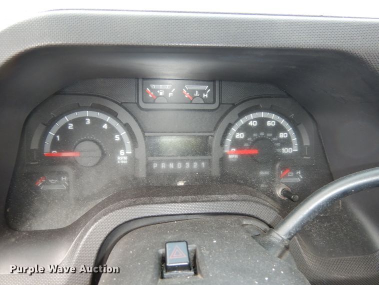 image for item DJ2913 2010 Ford E450 Super Duty  shuttle bus