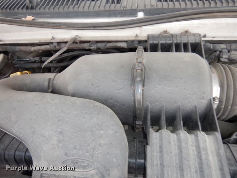 image for item DJ2913 2010 Ford E450 Super Duty  shuttle bus