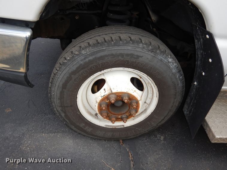 image for item DJ2913 2010 Ford E450 Super Duty  shuttle bus