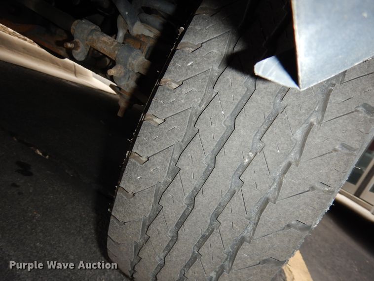 image for item DJ2913 2010 Ford E450 Super Duty  shuttle bus