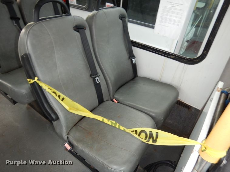 image for item DJ2913 2010 Ford E450 Super Duty  shuttle bus