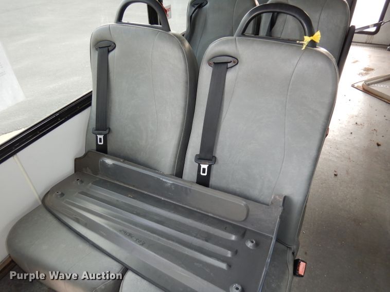 image for item DJ2913 2010 Ford E450 Super Duty  shuttle bus