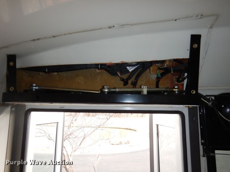 image for item DJ2913 2010 Ford E450 Super Duty  shuttle bus