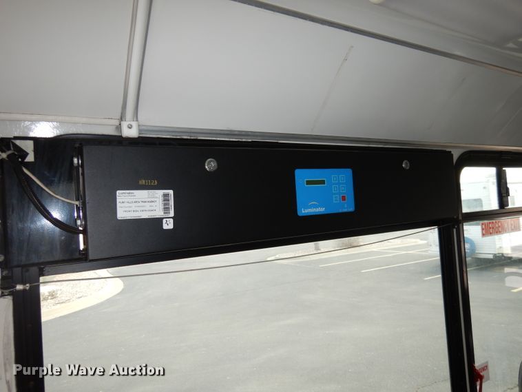 image for item DJ2913 2010 Ford E450 Super Duty  shuttle bus