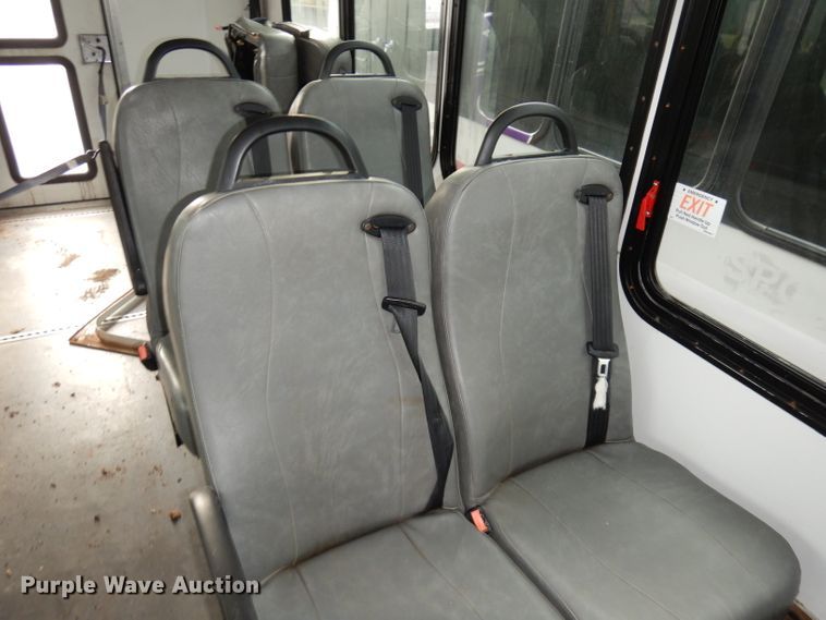 image for item DJ2913 2010 Ford E450 Super Duty  shuttle bus