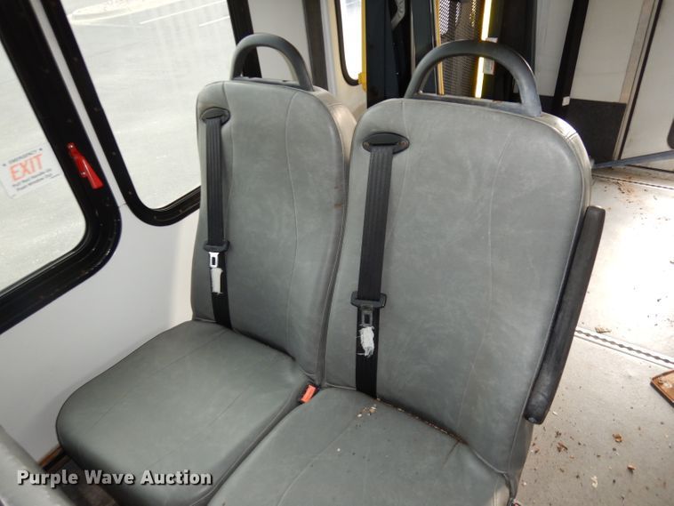 image for item DJ2913 2010 Ford E450 Super Duty  shuttle bus