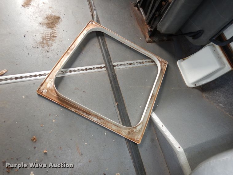 image for item DJ2913 2010 Ford E450 Super Duty  shuttle bus