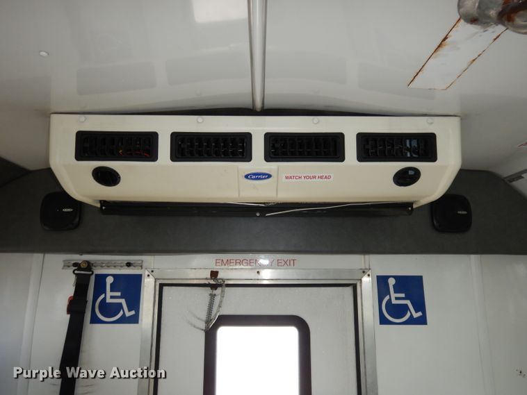 image for item DJ2913 2010 Ford E450 Super Duty  shuttle bus