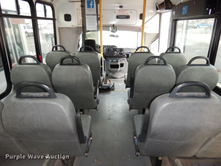 image for item DJ2913 2010 Ford E450 Super Duty  shuttle bus