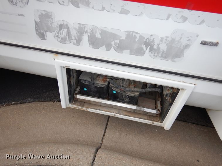 image for item DJ2913 2010 Ford E450 Super Duty  shuttle bus