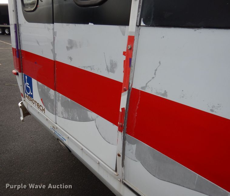 image for item DJ2913 2010 Ford E450 Super Duty  shuttle bus