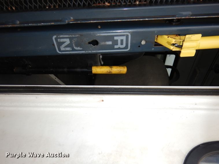 image for item DJ2913 2010 Ford E450 Super Duty  shuttle bus