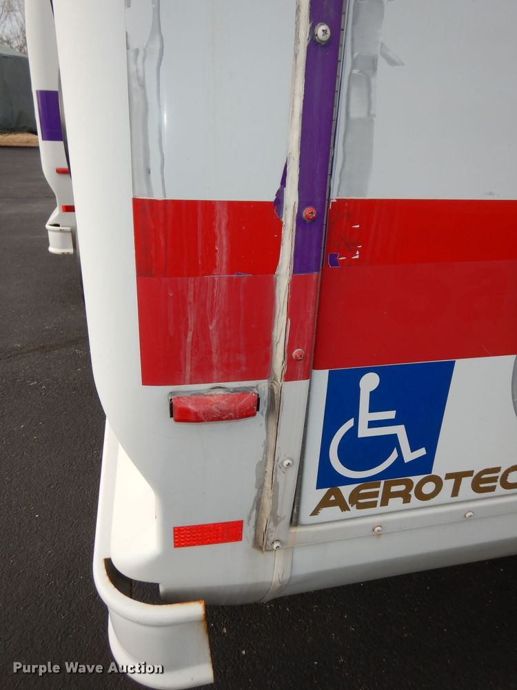 image for item DJ2913 2010 Ford E450 Super Duty  shuttle bus