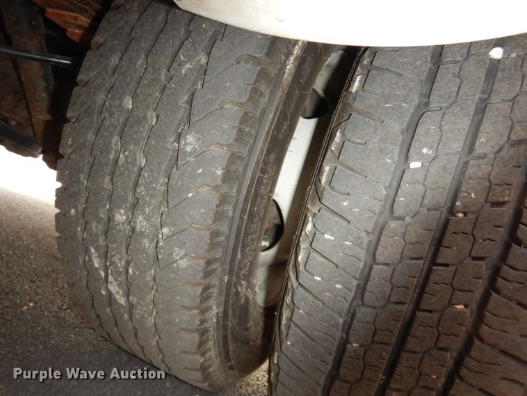 image for item DJ2913 2010 Ford E450 Super Duty  shuttle bus