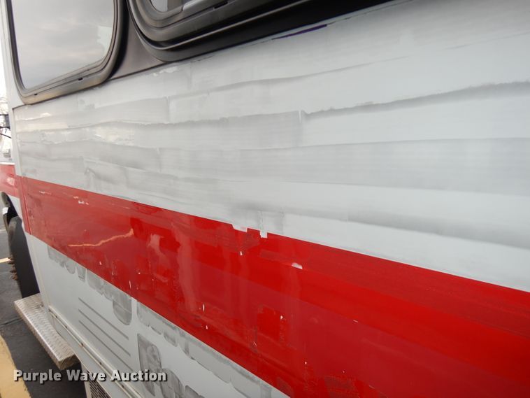 image for item DJ2913 2010 Ford E450 Super Duty  shuttle bus