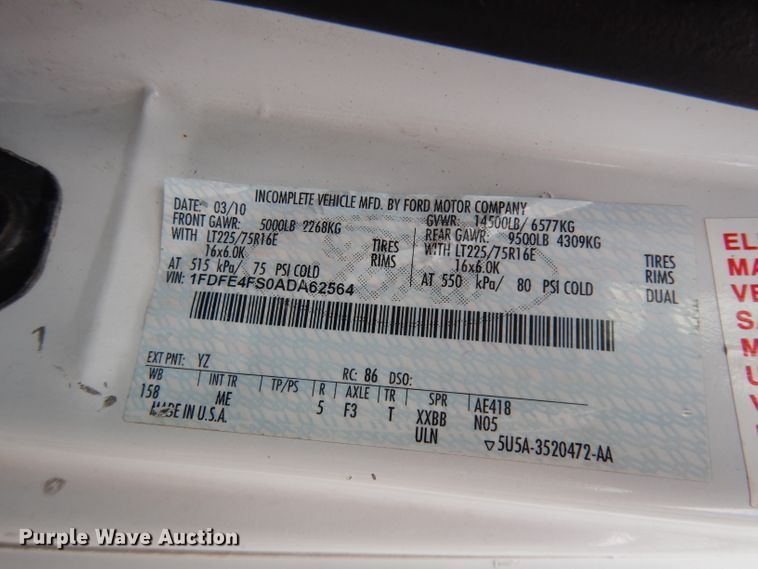 image for item DJ2913 2010 Ford E450 Super Duty  shuttle bus