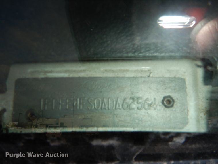 image for item DJ2913 2010 Ford E450 Super Duty  shuttle bus