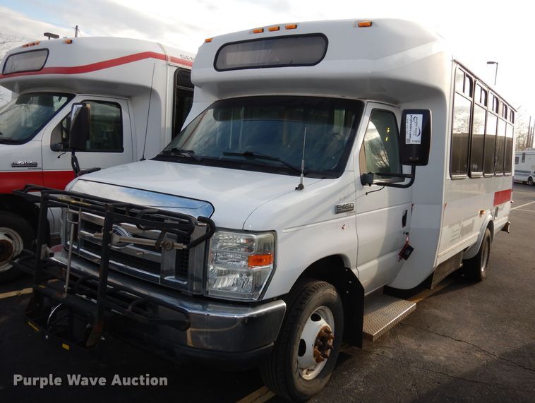 image for item DJ2915 2010 Ford E450 Super Duty  shuttle bus