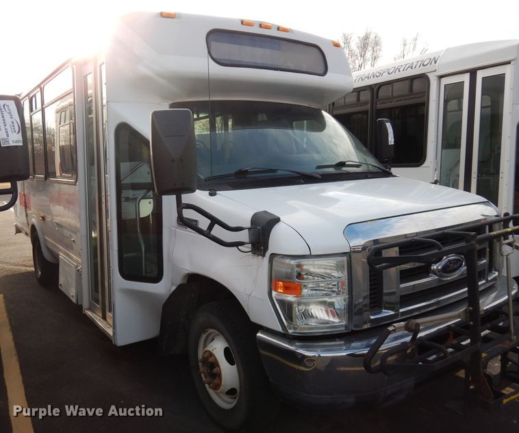 image for item DJ2915 2010 Ford E450 Super Duty  shuttle bus