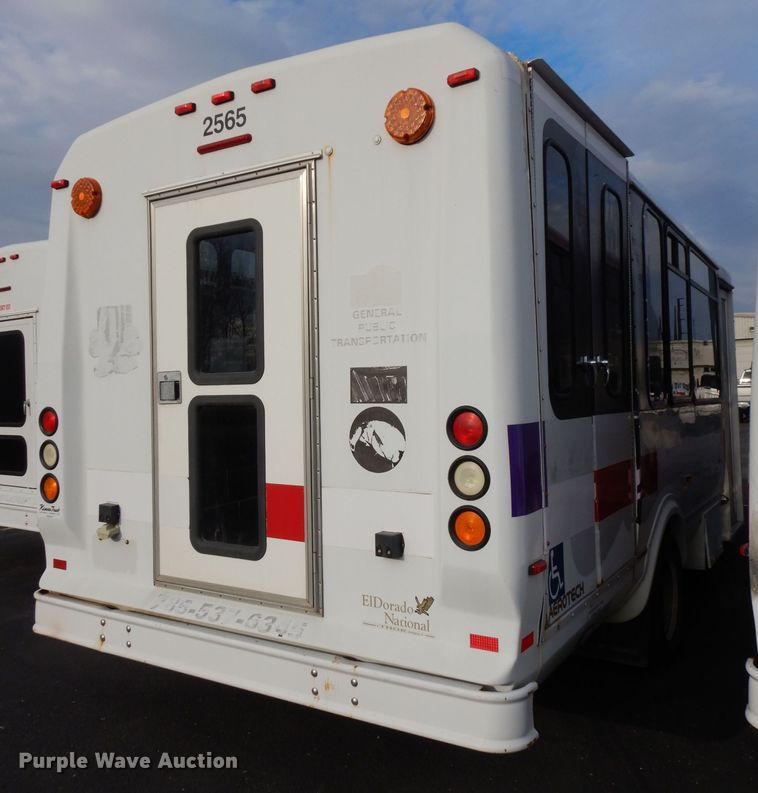 image for item DJ2915 2010 Ford E450 Super Duty  shuttle bus