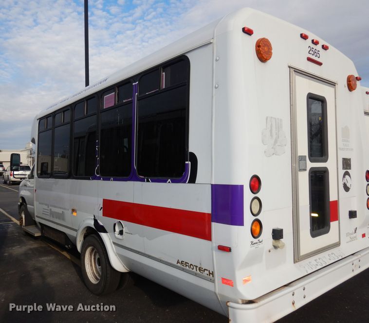 image for item DJ2915 2010 Ford E450 Super Duty  shuttle bus