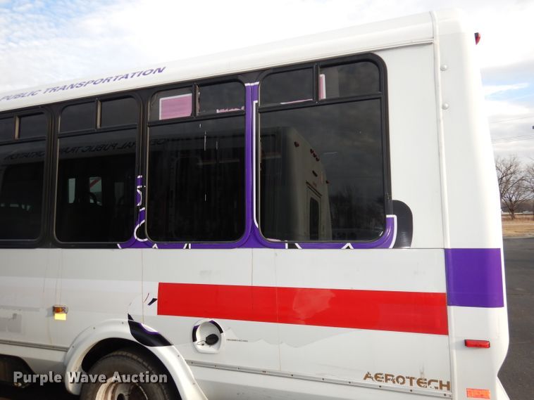 image for item DJ2915 2010 Ford E450 Super Duty  shuttle bus