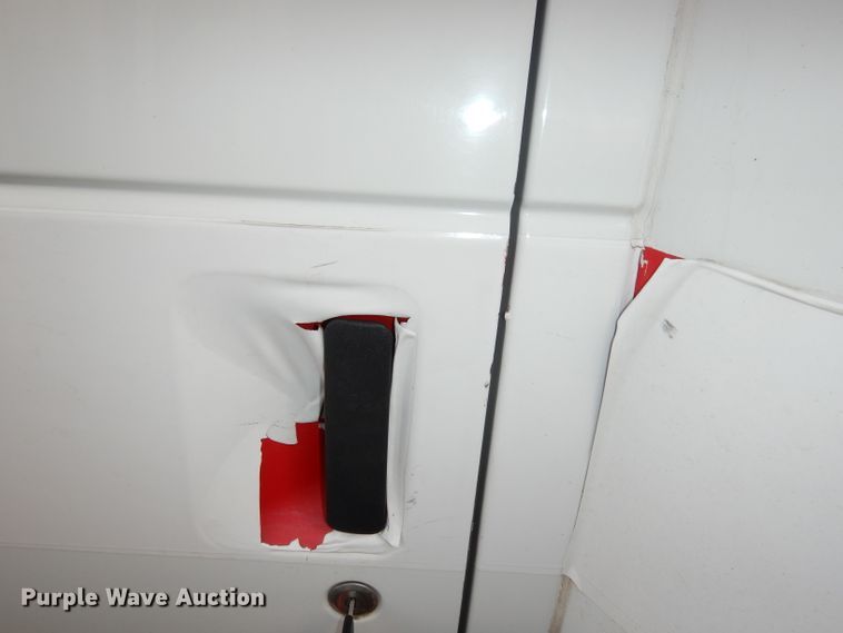 image for item DJ2915 2010 Ford E450 Super Duty  shuttle bus