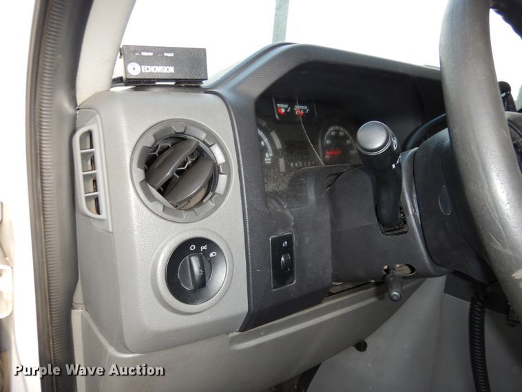 image for item DJ2915 2010 Ford E450 Super Duty  shuttle bus