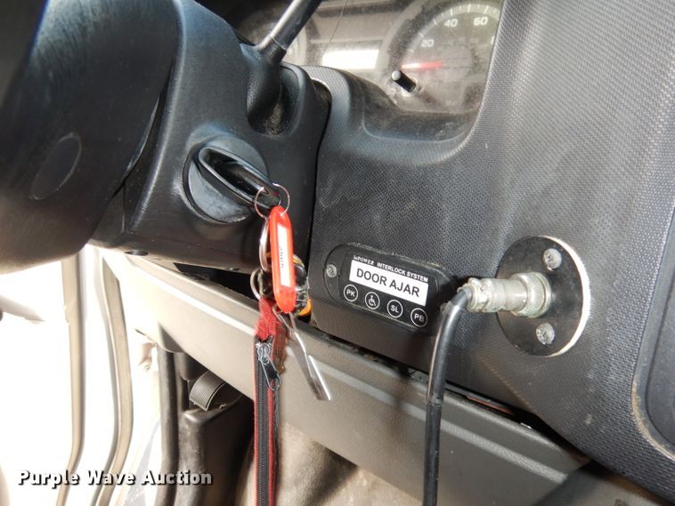 image for item DJ2915 2010 Ford E450 Super Duty  shuttle bus