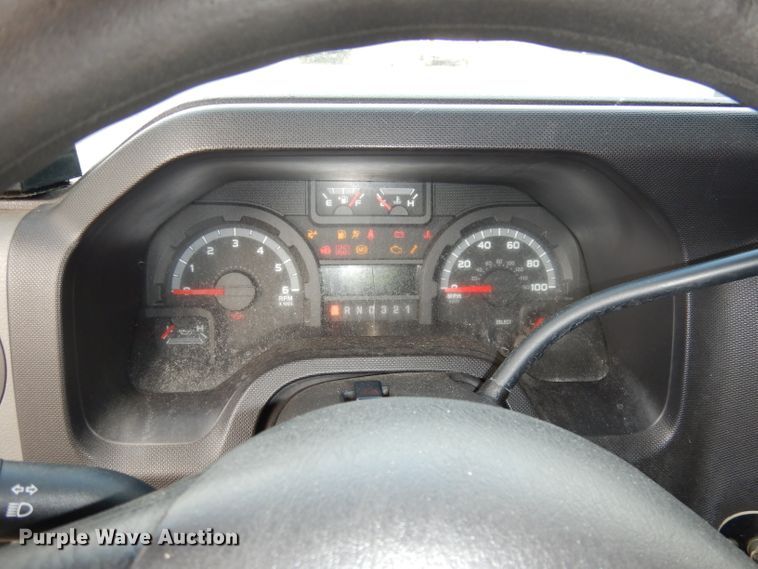 image for item DJ2915 2010 Ford E450 Super Duty  shuttle bus